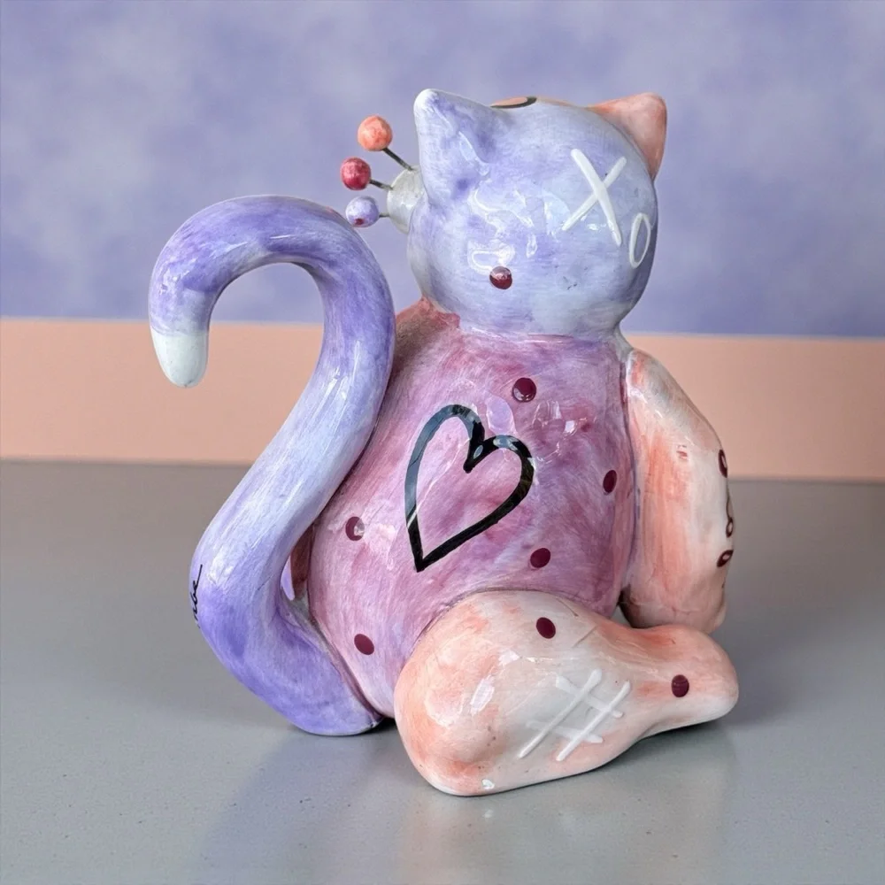 Annaco Creations WhimsiClay Cat Figurine Fancy XO Hearts Collectible 2003